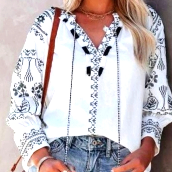 Free the Roses Tops - NWT Free The Roses Off White Embroidered Boho Style Shirt | M | Style MK352T